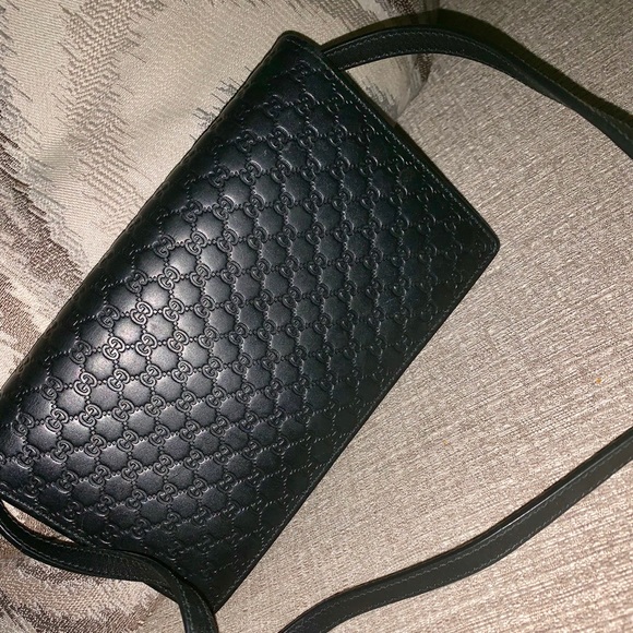 Black Gucci Guccissima Crossbody Wallet - Picture 3 of 8